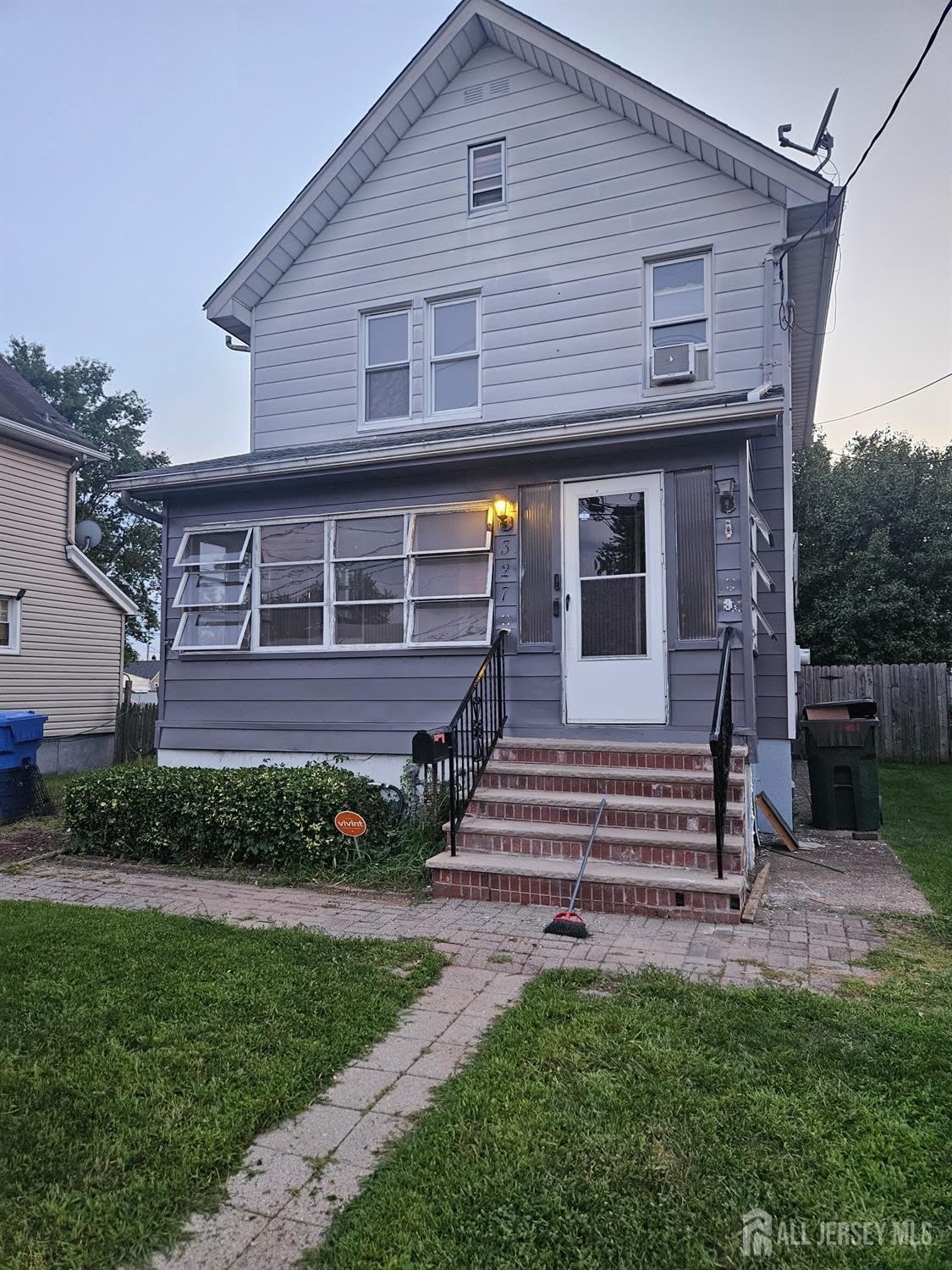 327 Berry Street – photo 1