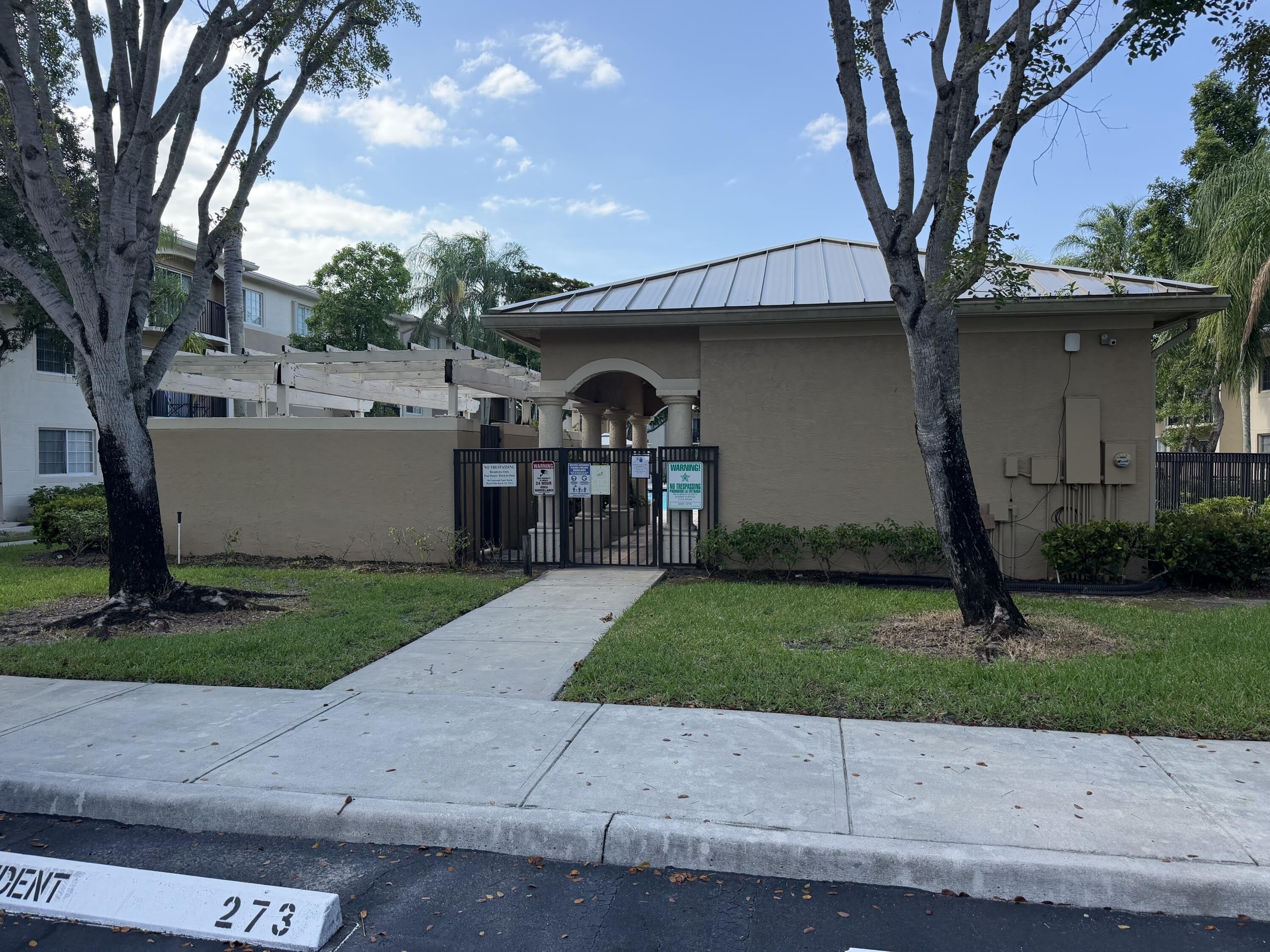 1500 S Crestwood Court S – photo 2
