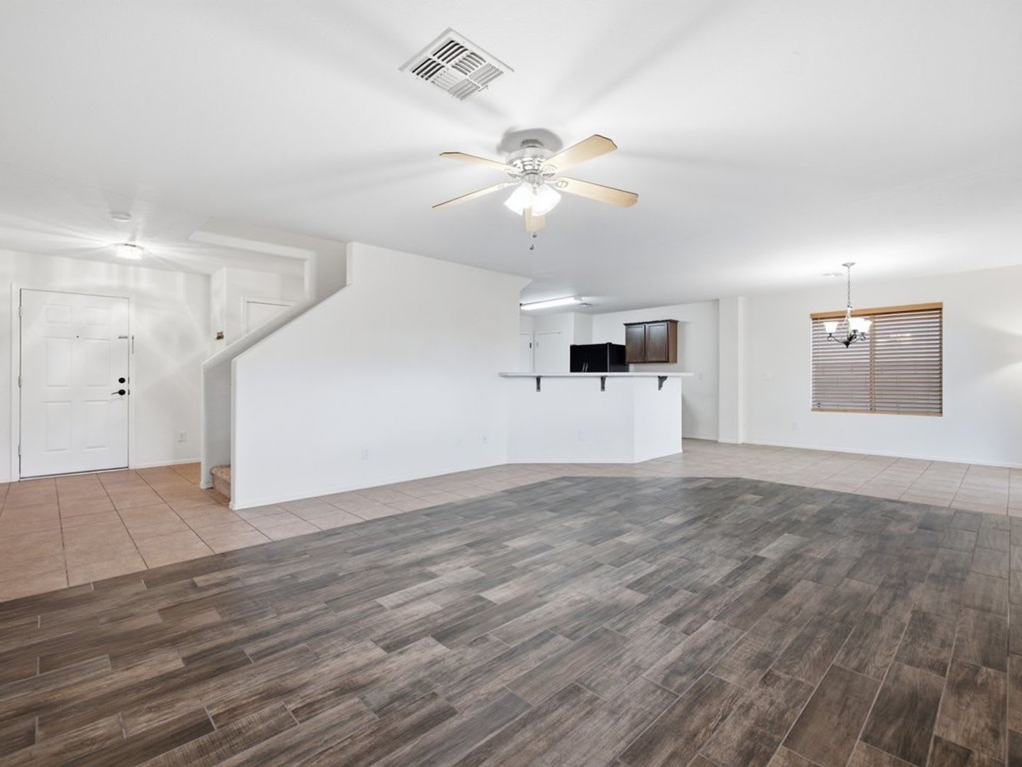 Spacious Two Story Home With Modern Features Large Backyard – photo 4
