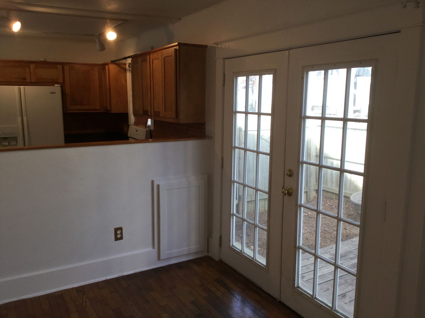 3 bedroom 2 bath off Dickson St, cute front porch – photo 5