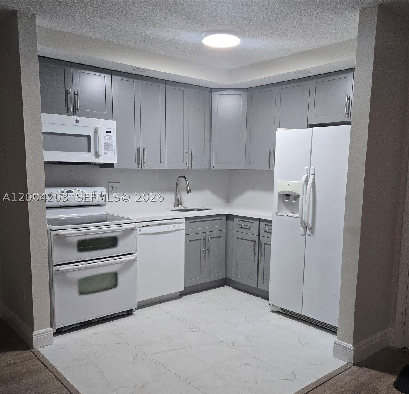9610 S Belfort Cir – photo 2