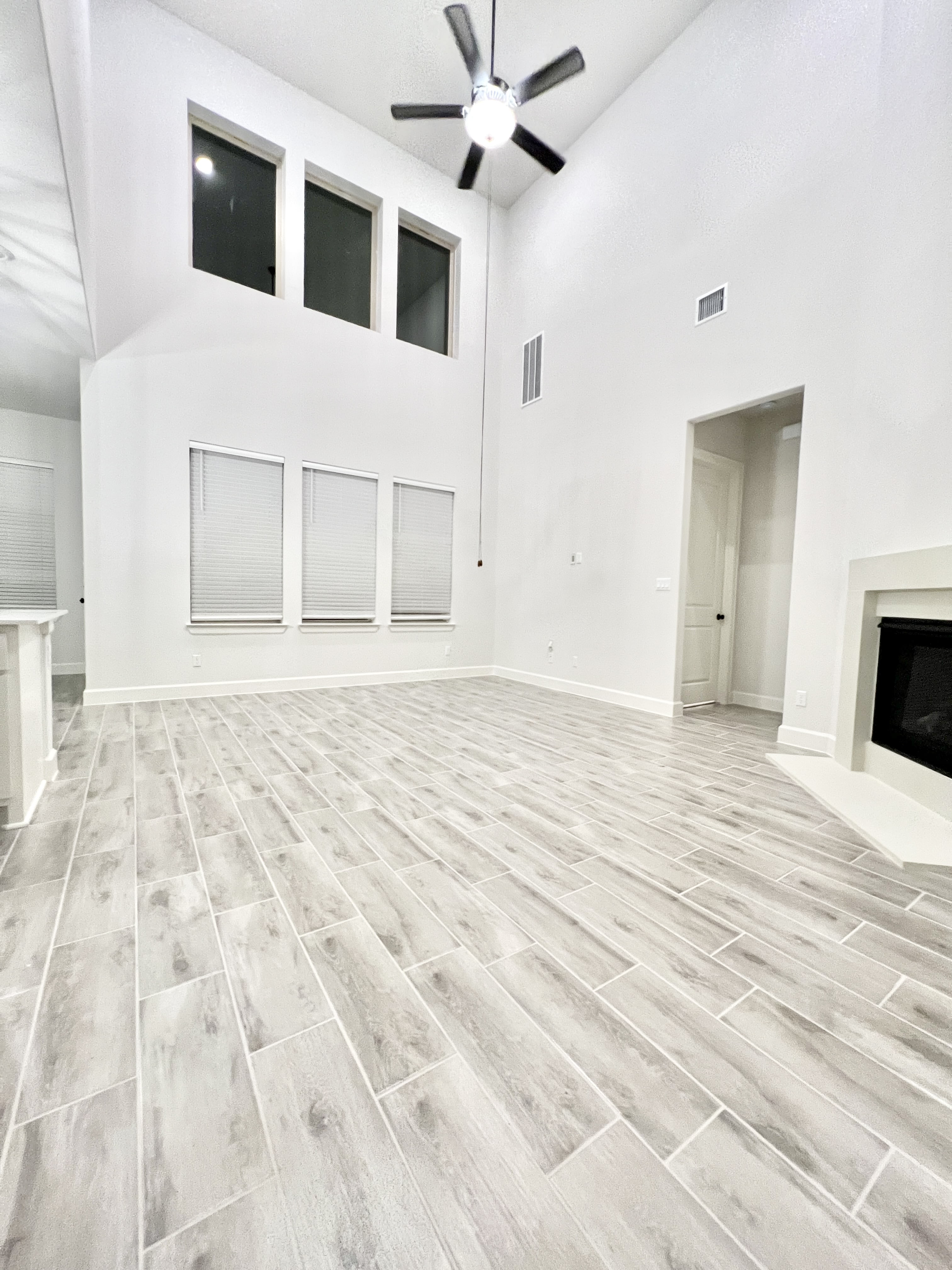 6904 Empresa Drive – photo 3