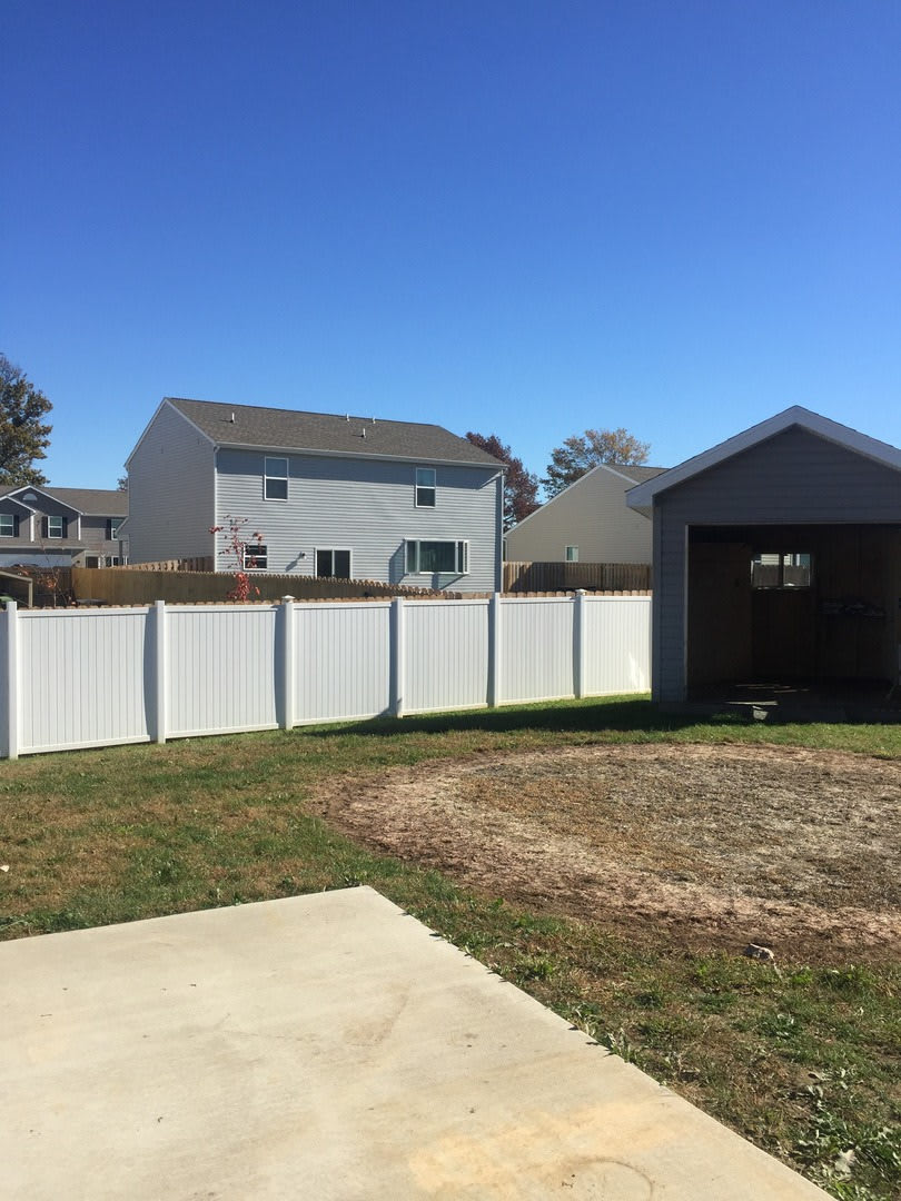 Modern 4 Bedroom, 2.5 Bath West Side Single Family Home – photo 2