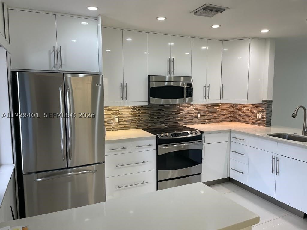454 Lakeview Dr – photo 3