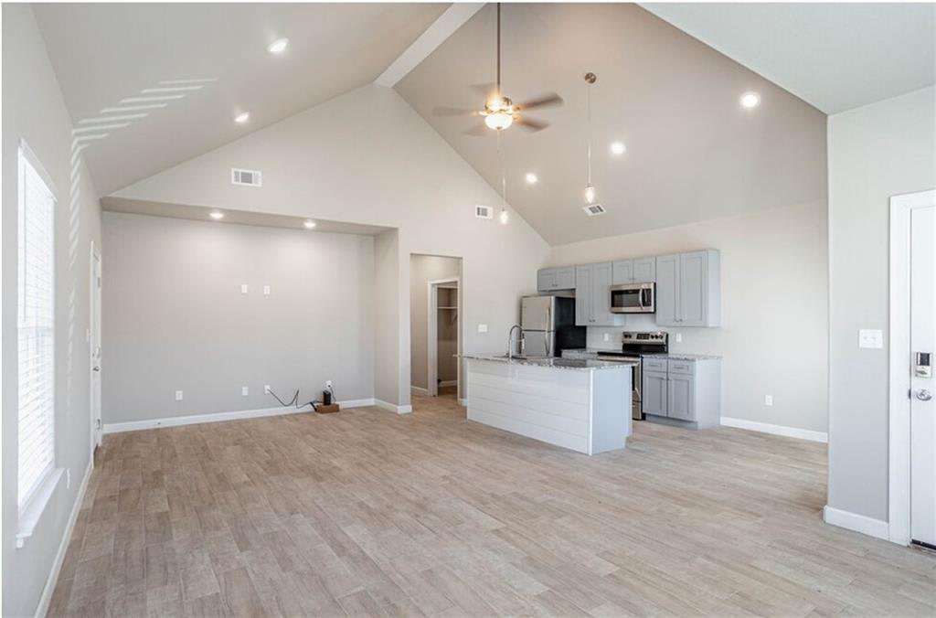 812 Valley Oaks Ln – photo 2