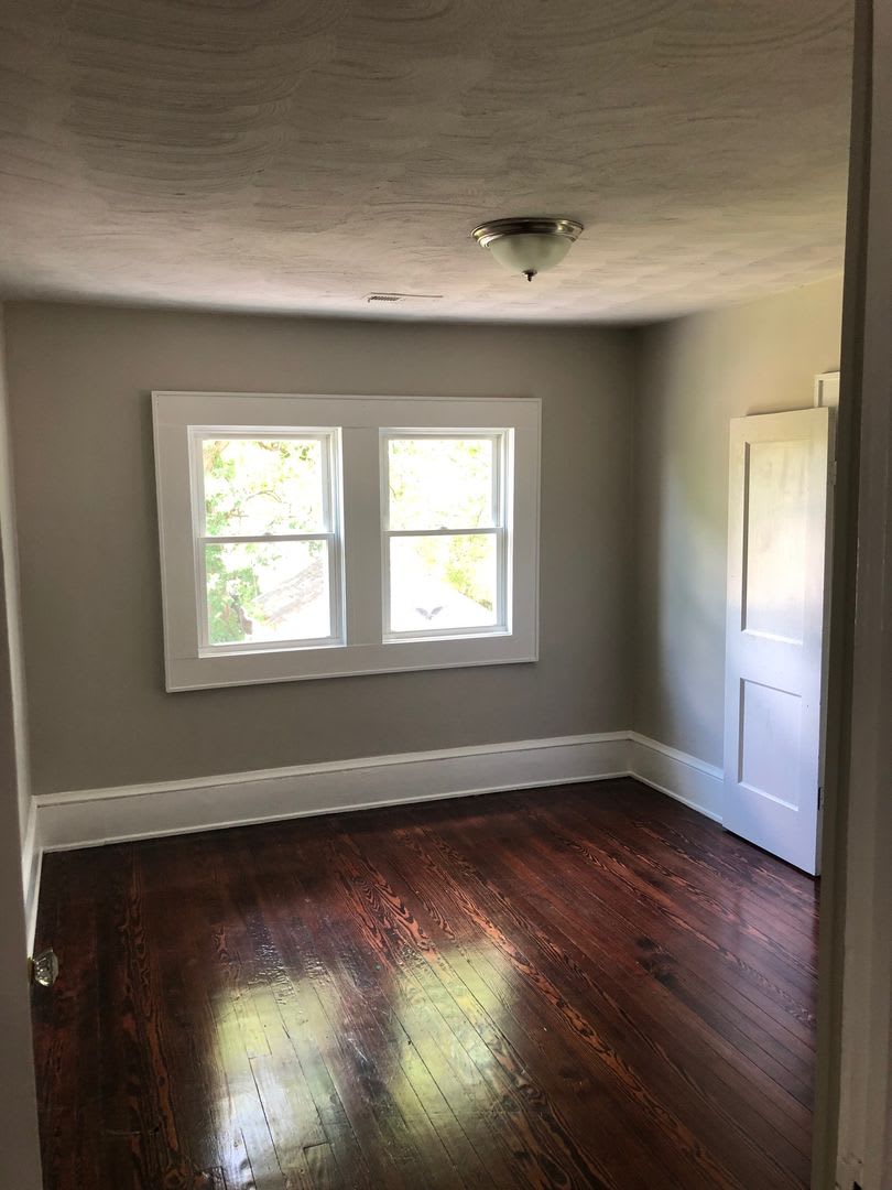 837 30th St 3bed/1bath $1395 – photo 3