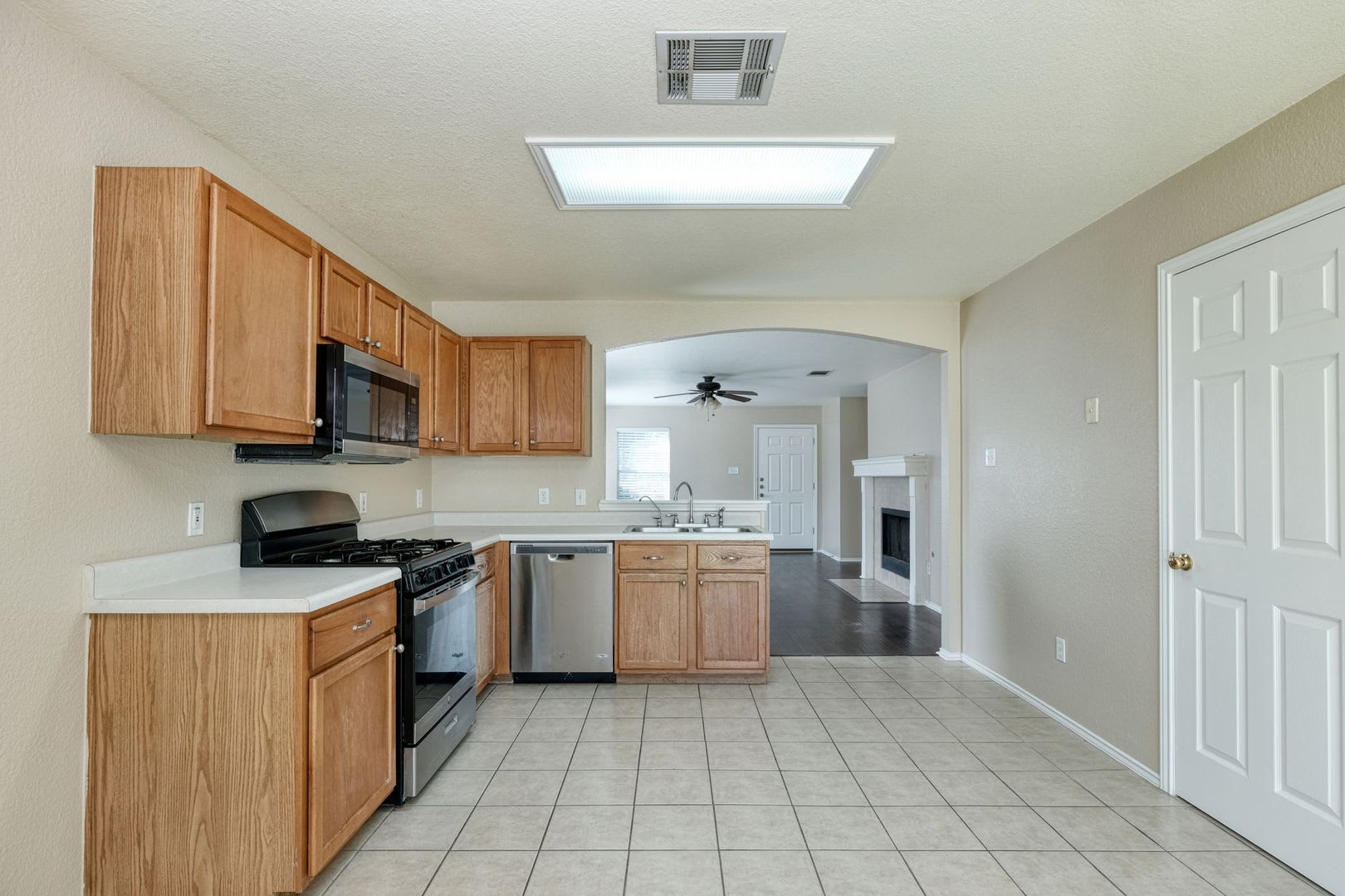 Nice 3B 2B In Spring Branch With Spacious Floorplan – photo 5