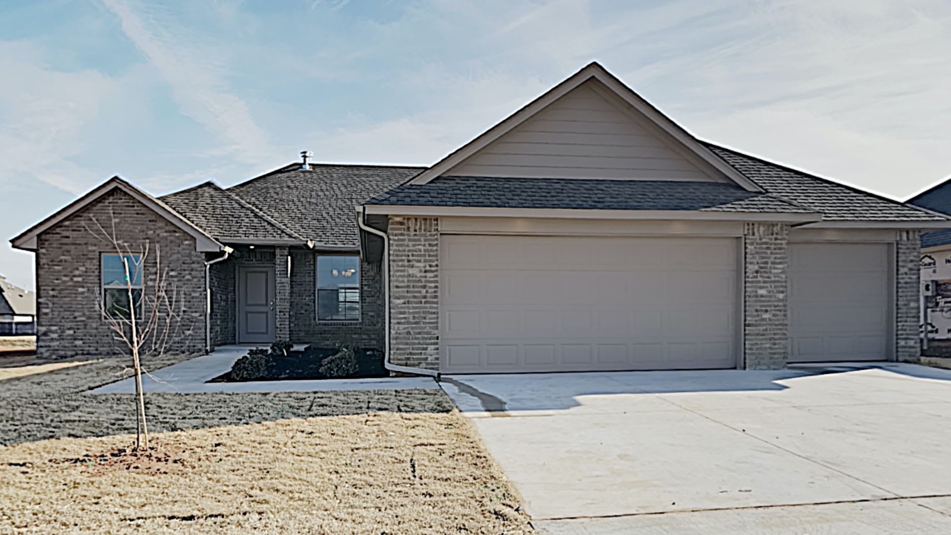 A Luxurious And Spacious 4 Bedroom 2 Bath Home With 3 Car Garage Yukon Schools – photo 1