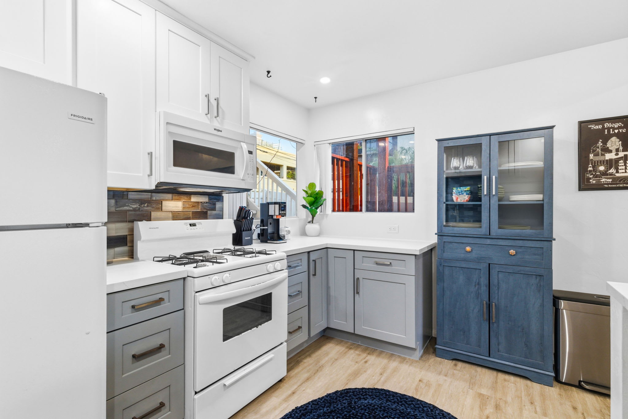 1818 Diamond St – photo 3