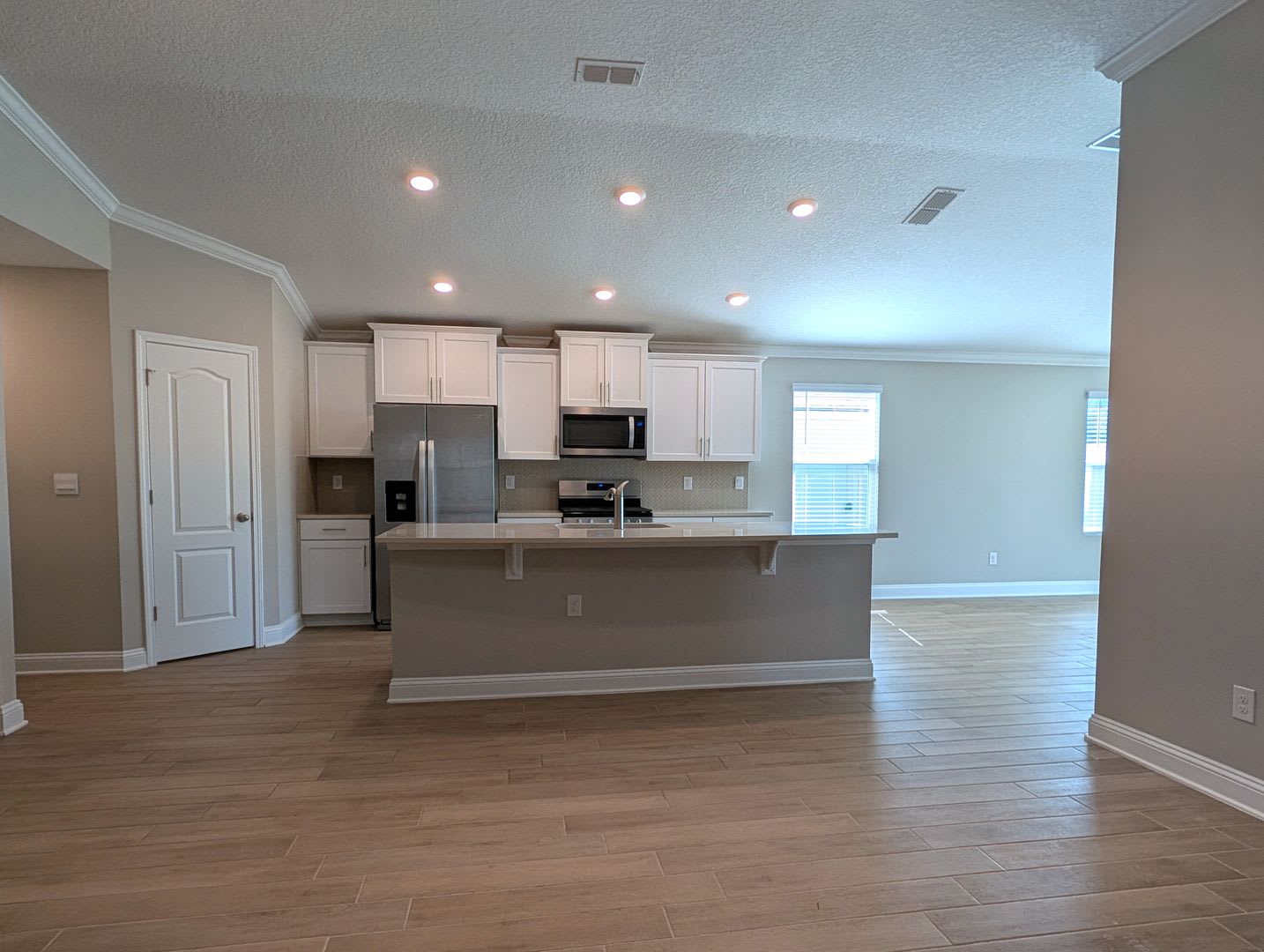 Premium Price Premium Finishes And Fully Fenced Rear Yard This 3 2 2 In The Desirable Gated Dorado Community Is It Located Within The Entrada Subdivision – photo 5