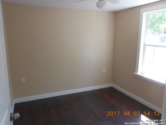 427 Lively Dr – photo 3