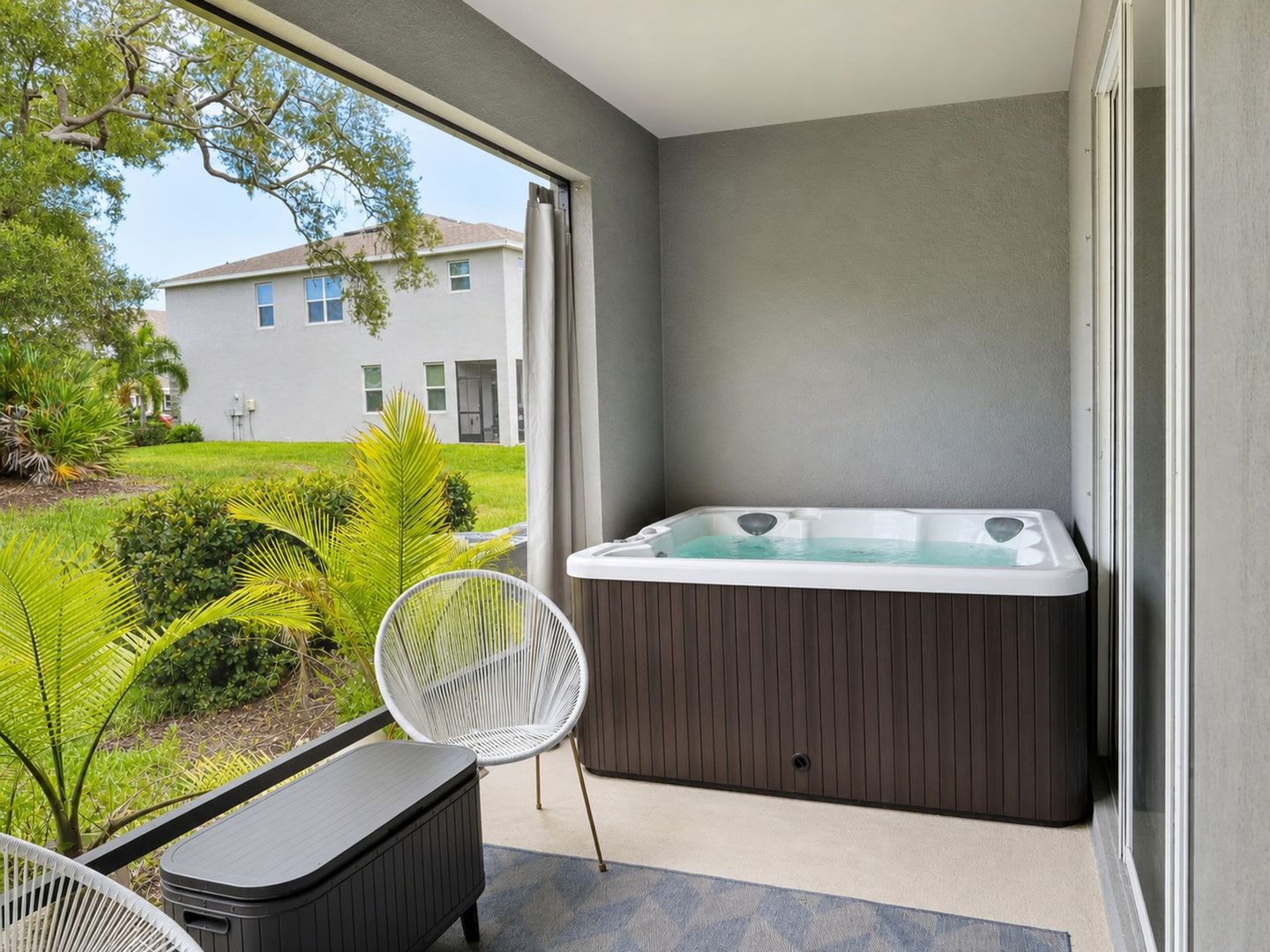 Upgraded Townhome Near Waterside with Screened Lanai & Hot Tub – photo 5