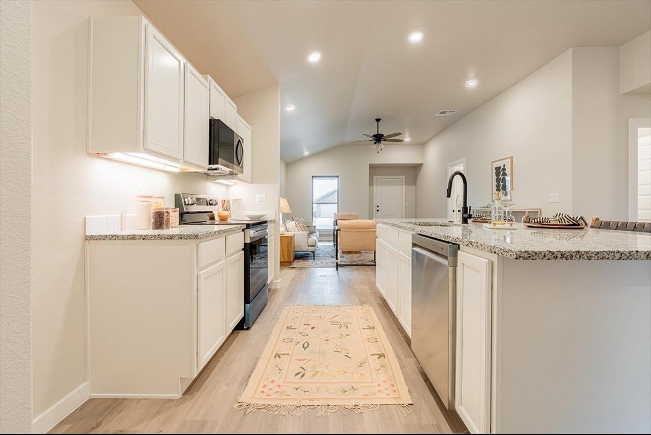 5550 Auburn Street – photo 4
