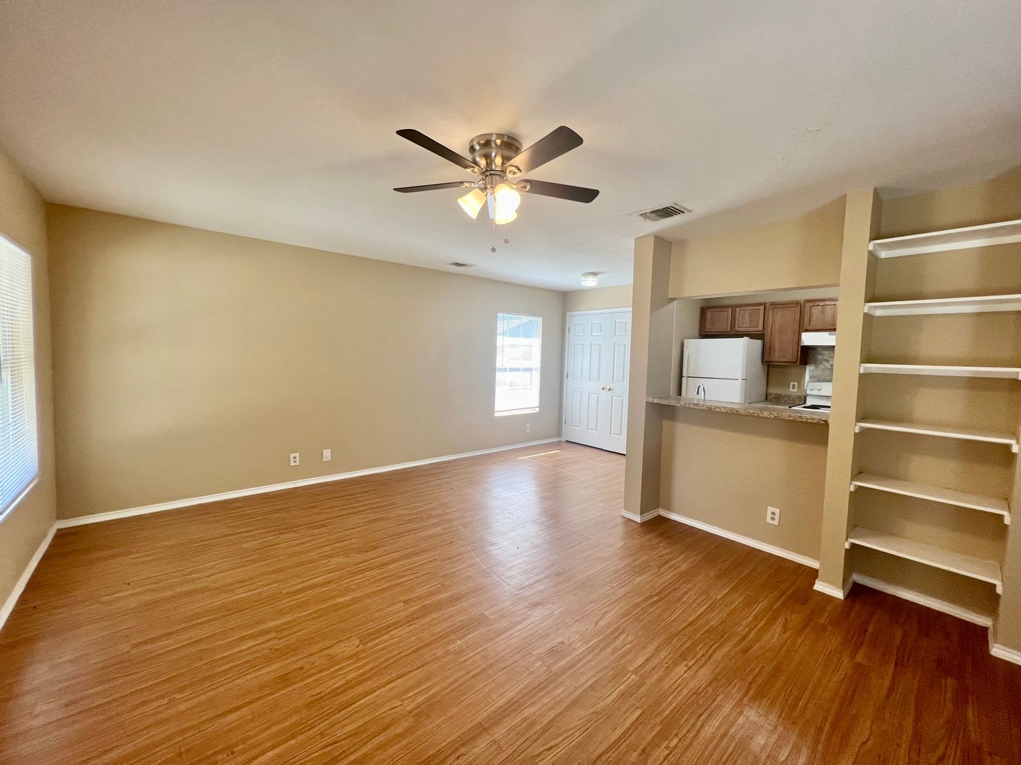*MOVE IN SPECIAL* Great Location! 3 Bedroom Home Near Shopping & Dining! – photo 2