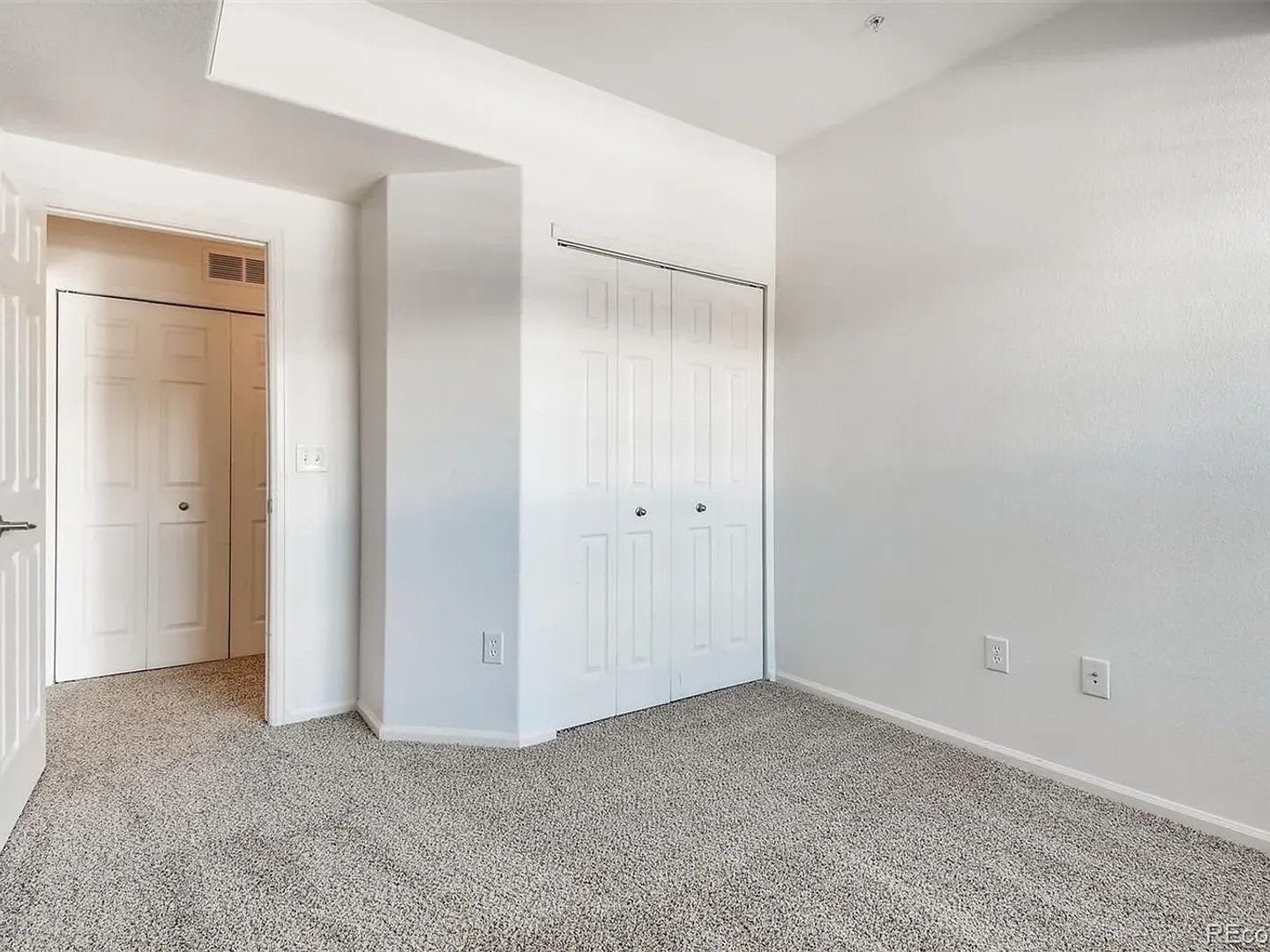 Beautiful 2 Bed/2 Bath Condo with Private Balconies, Pool Access & Golf Course Community – photo 5