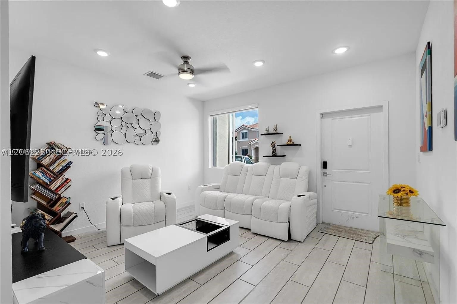1042 SE 23rd Ter – photo 3