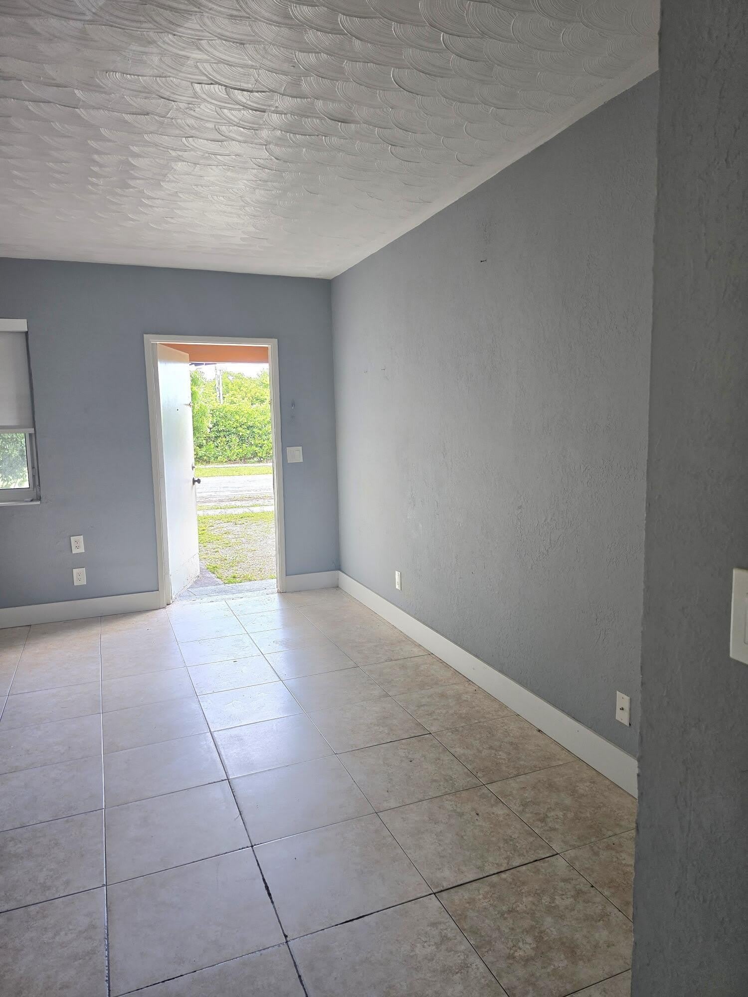 305 SW 14TH Street – photo 3