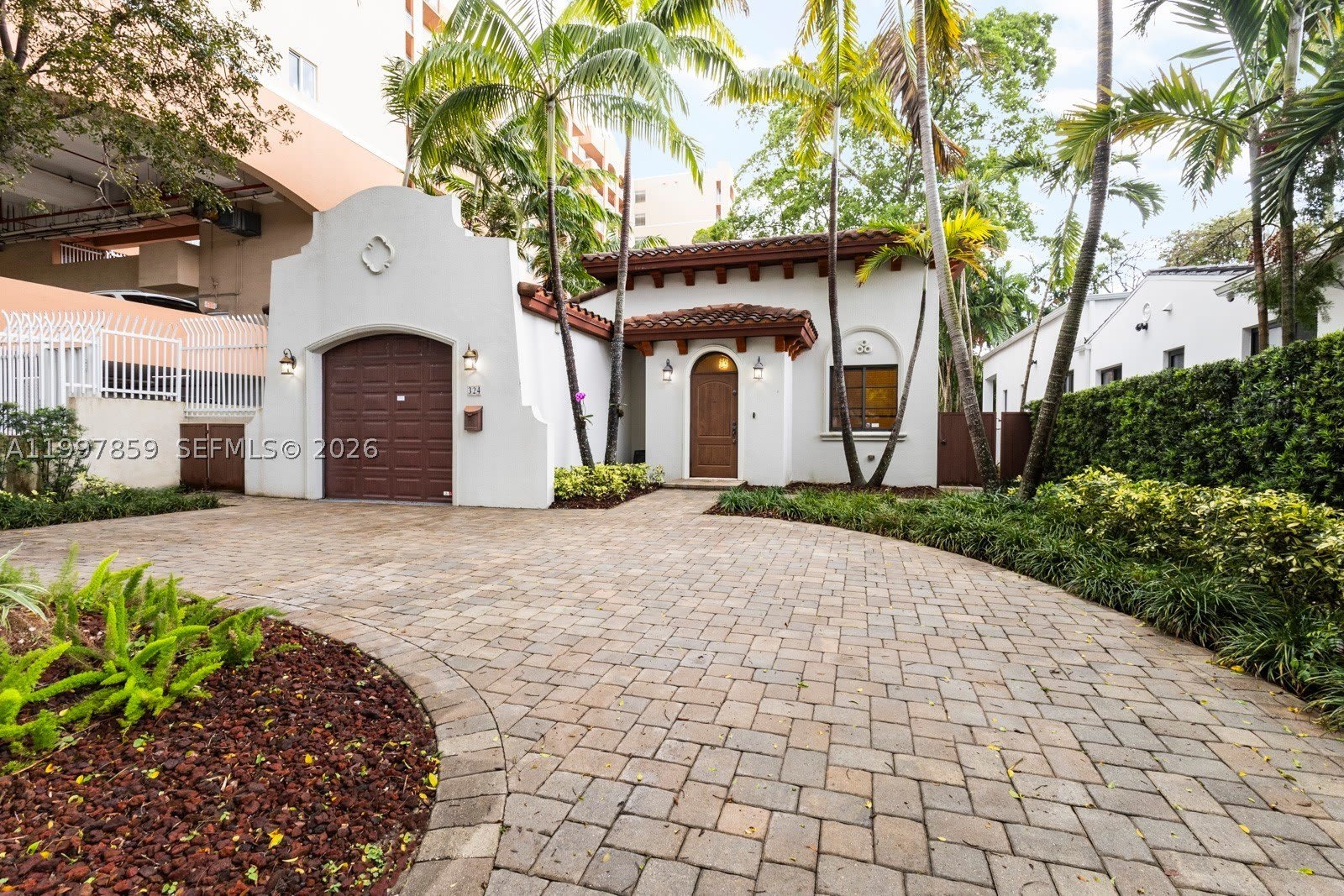 324 SW 30th Rd – photo 1