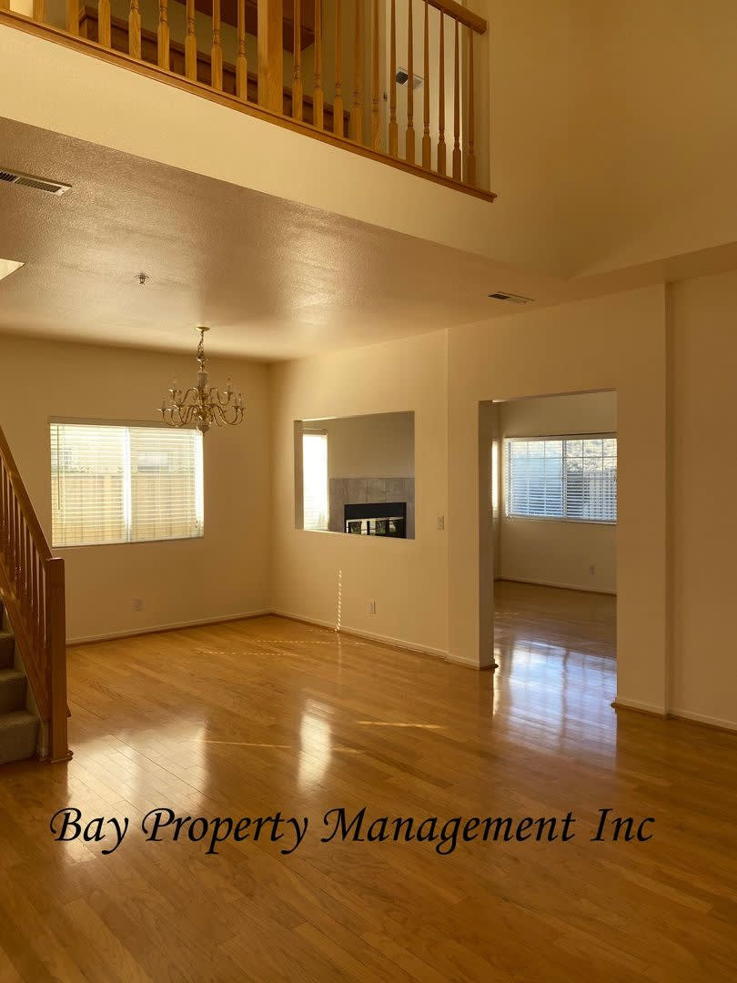 Move In Special 500 Off The First Month S Rent On A 1 Year Lease Las Palmas Ii A Luxurious 4 Bedroom Home In The Acclaim Community – photo 5
