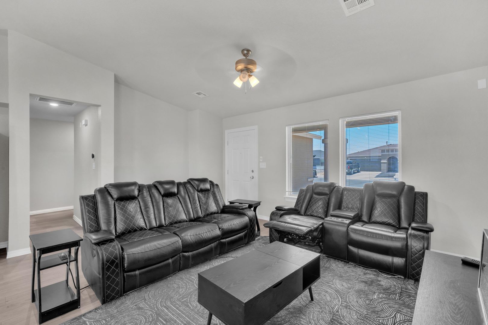 East El Paso/Horizon 4bed/2Bath Refrig A/C – photo 4