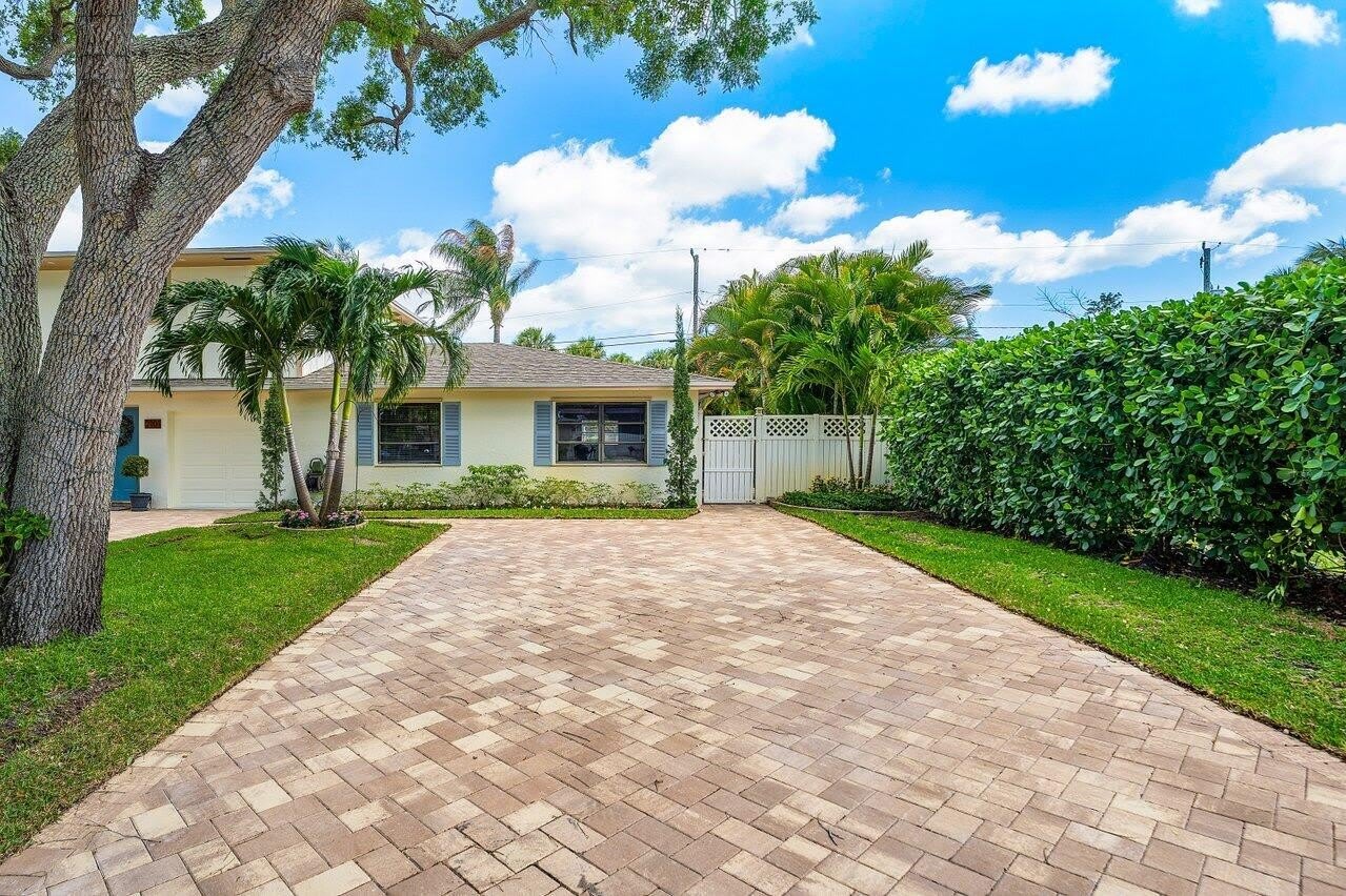 2103 N Palm Circle – photo 1