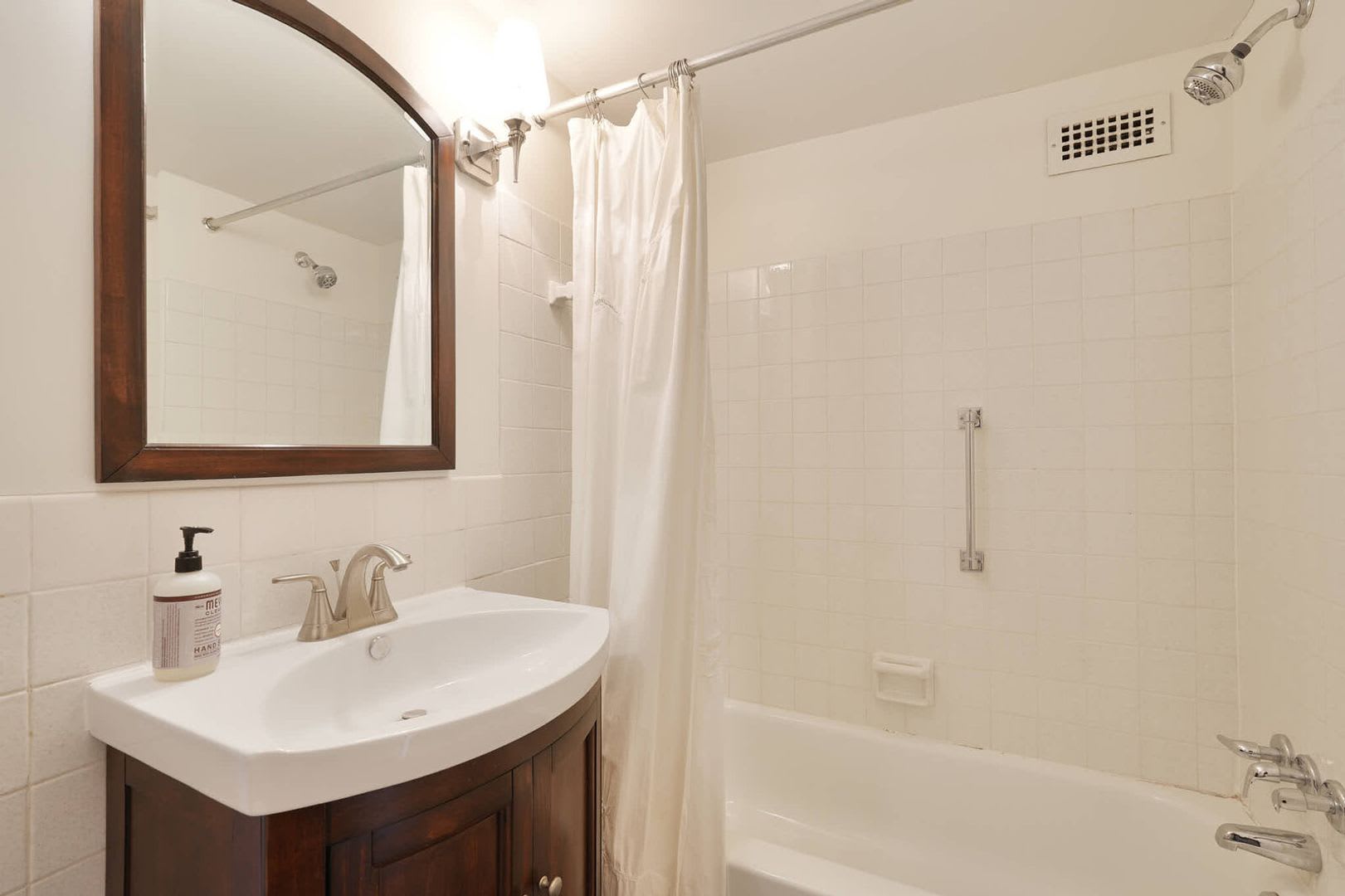 Luxury And Fully Updated Studio In Americana Centre In Downtown Rockville – photo 5