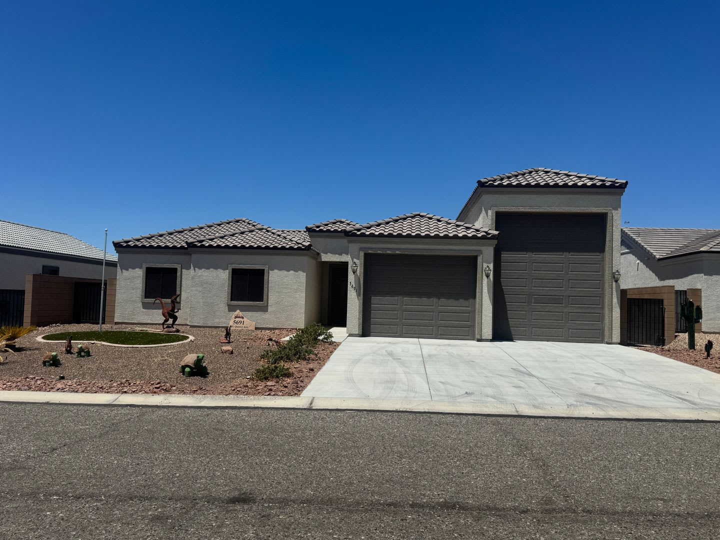 3-Bedroom Home with 50' RV Garage in Fort Mohave – photo 1