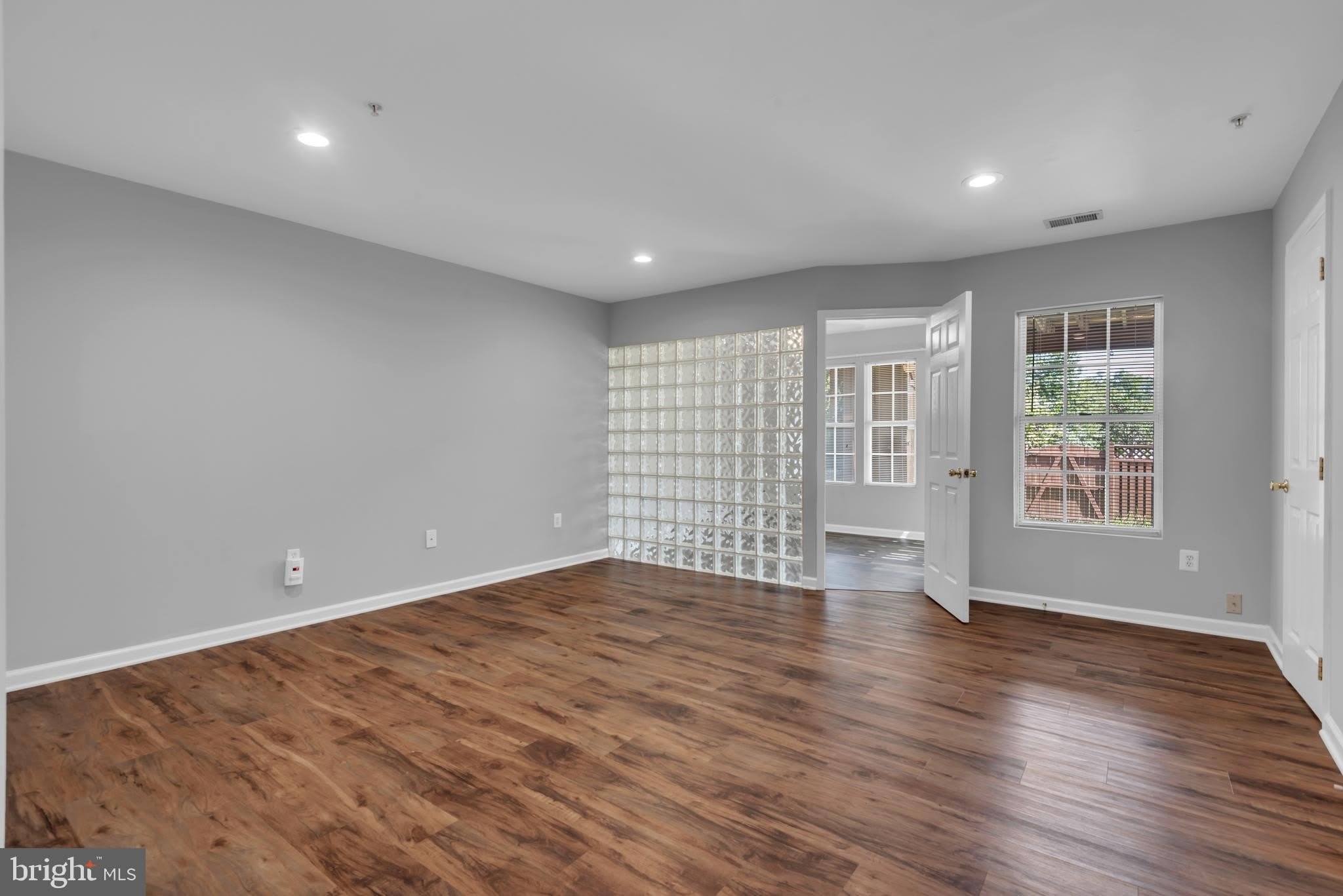 8195 POINSETT Terrace – photo 5
