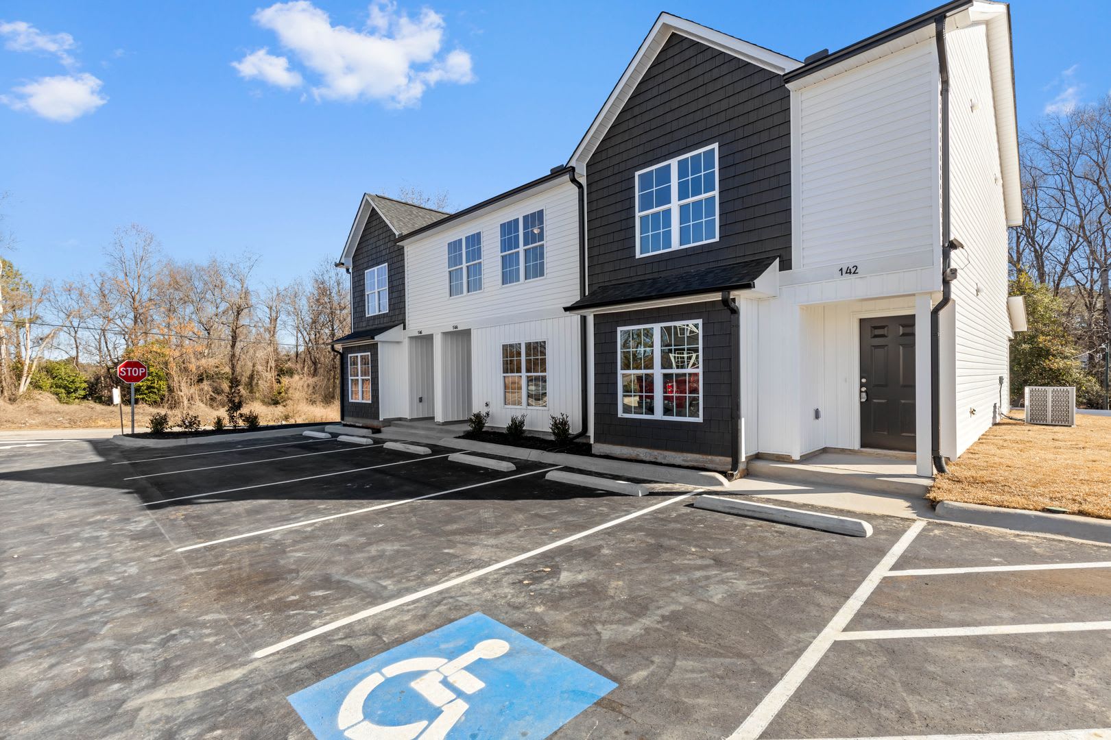 Small Luxury Community New Construction Townhouses Minuets from Fort Bragg(Pet Friendly) – photo 3
