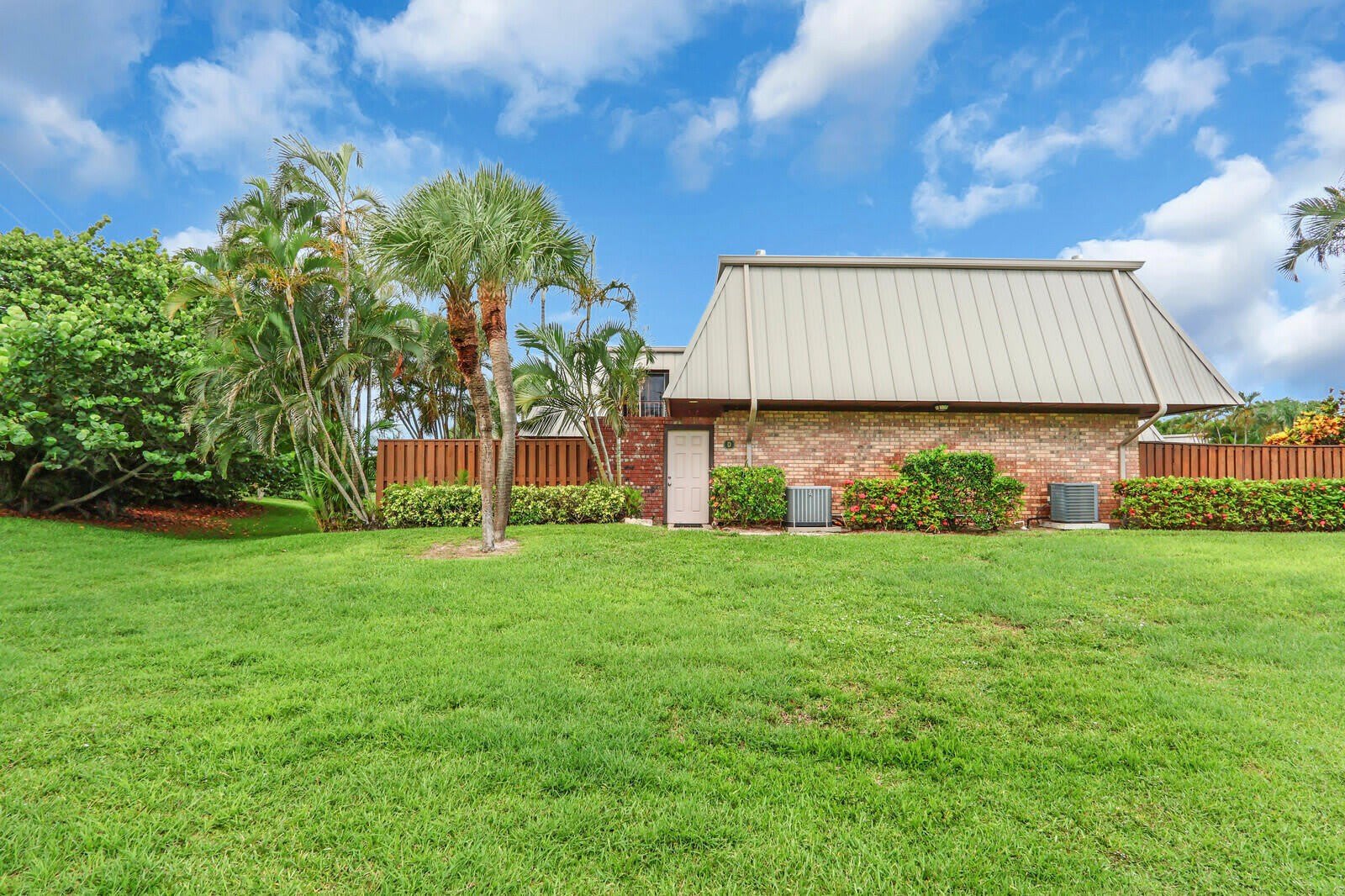 1420 Ocean Way – photo 2