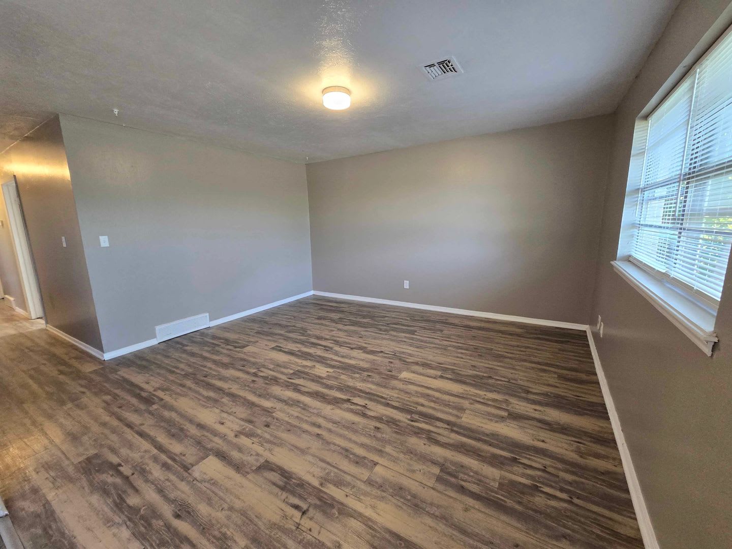 Charming 4 Bedroom Home Near Tinker AFB – photo 5