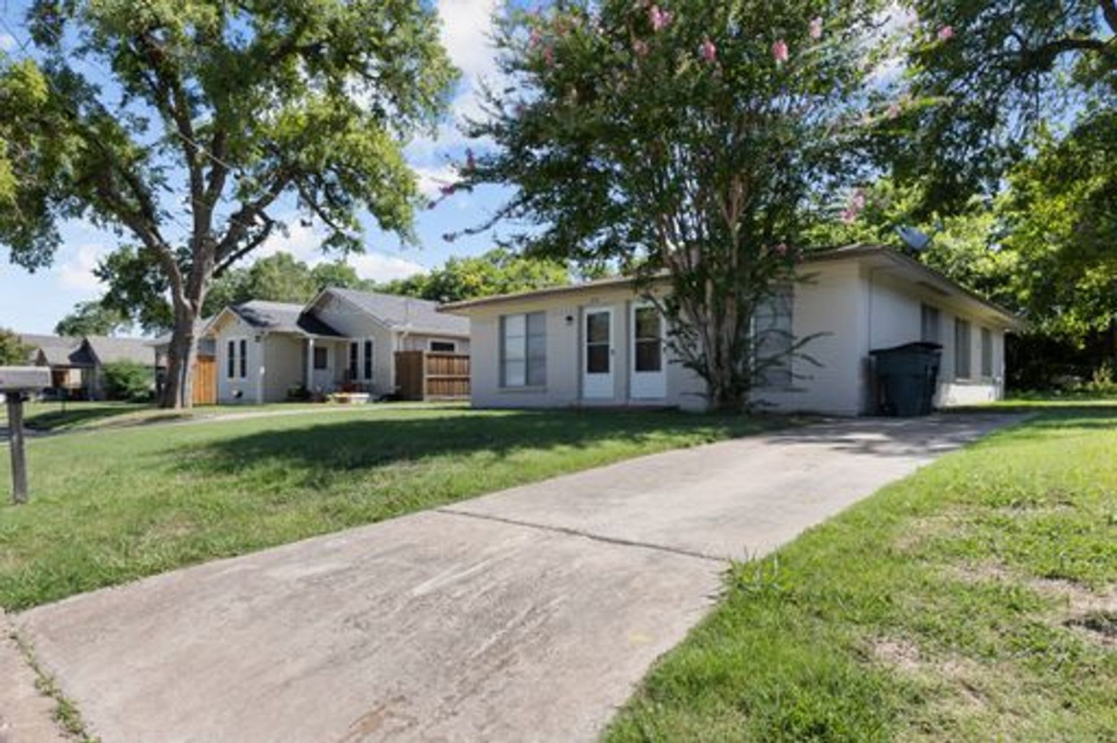 Spacious Duplex for Rent in Sherman, TX Lawncare Included! – photo 1