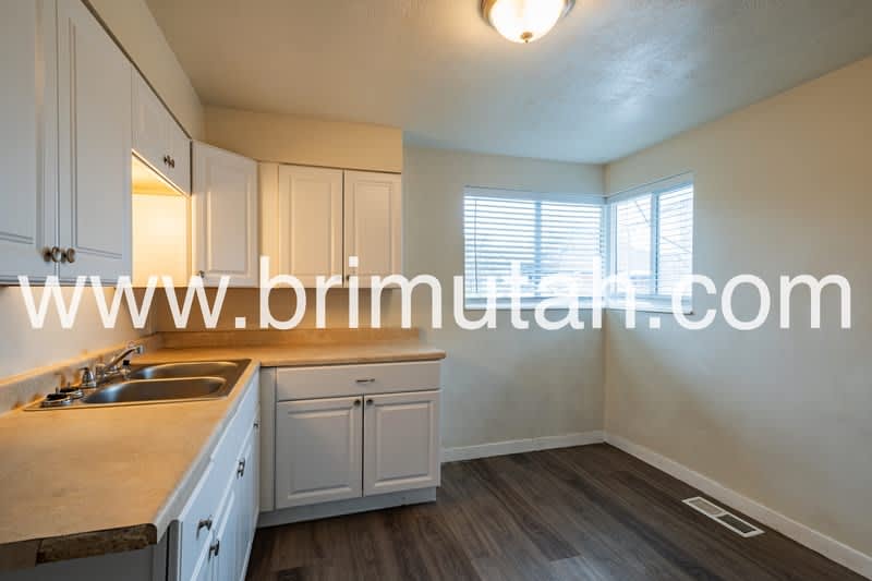 224 W. 400 N. – photo 3