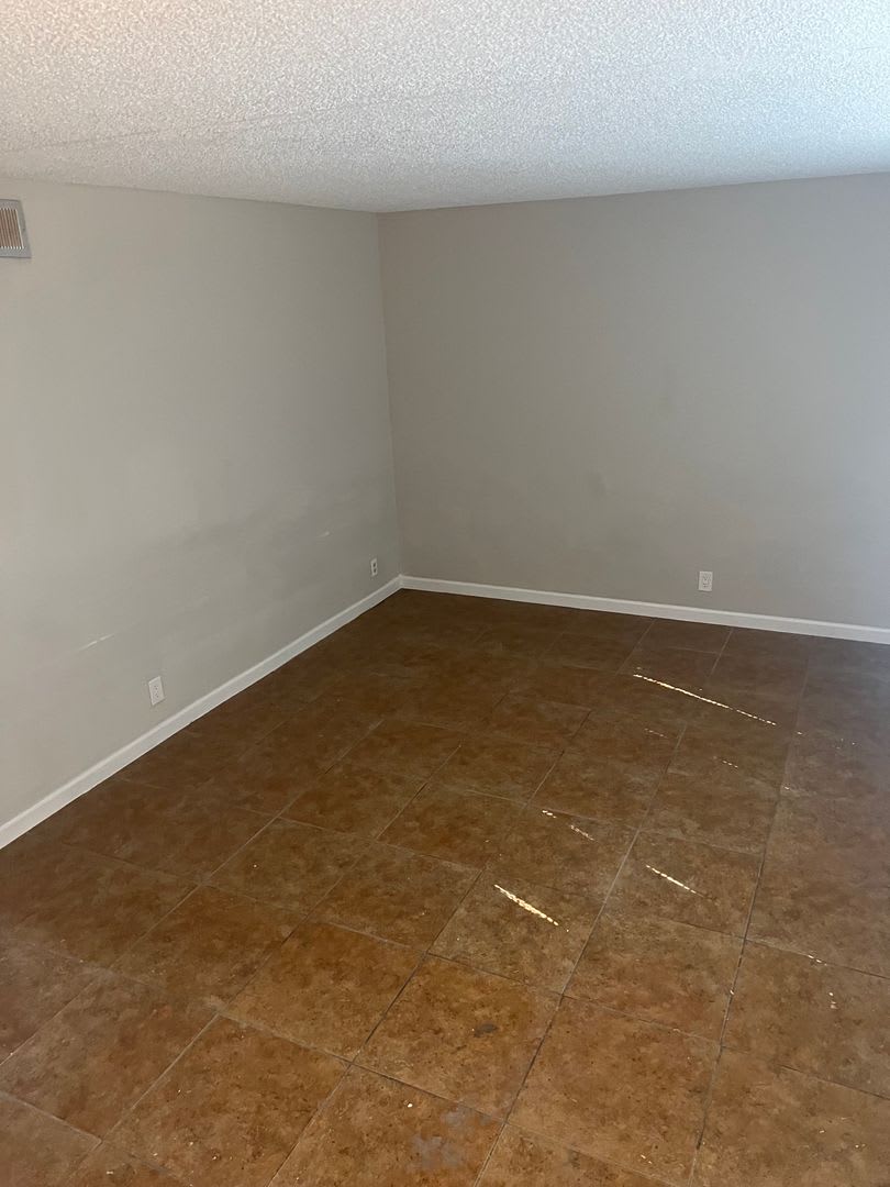 3 Bedroom 1.5 Bathroom Cheyenne & Civic Center – photo 4