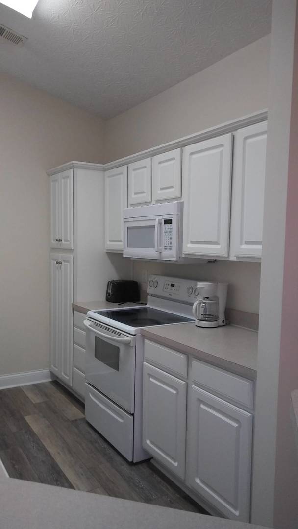 3 Bedroom furnished Condo in Arrowhead – photo 4
