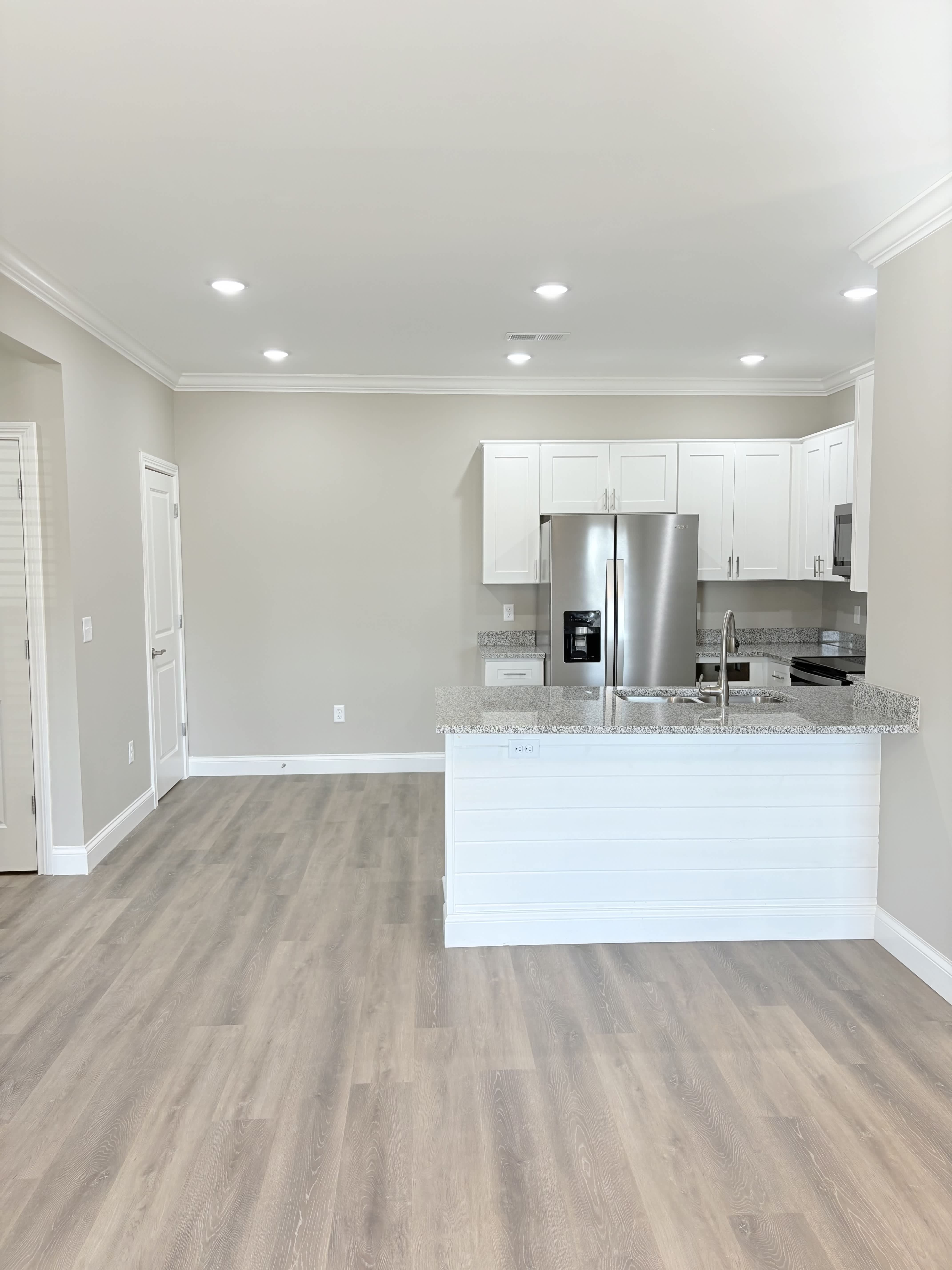 707 Ivy Br St – photo 3