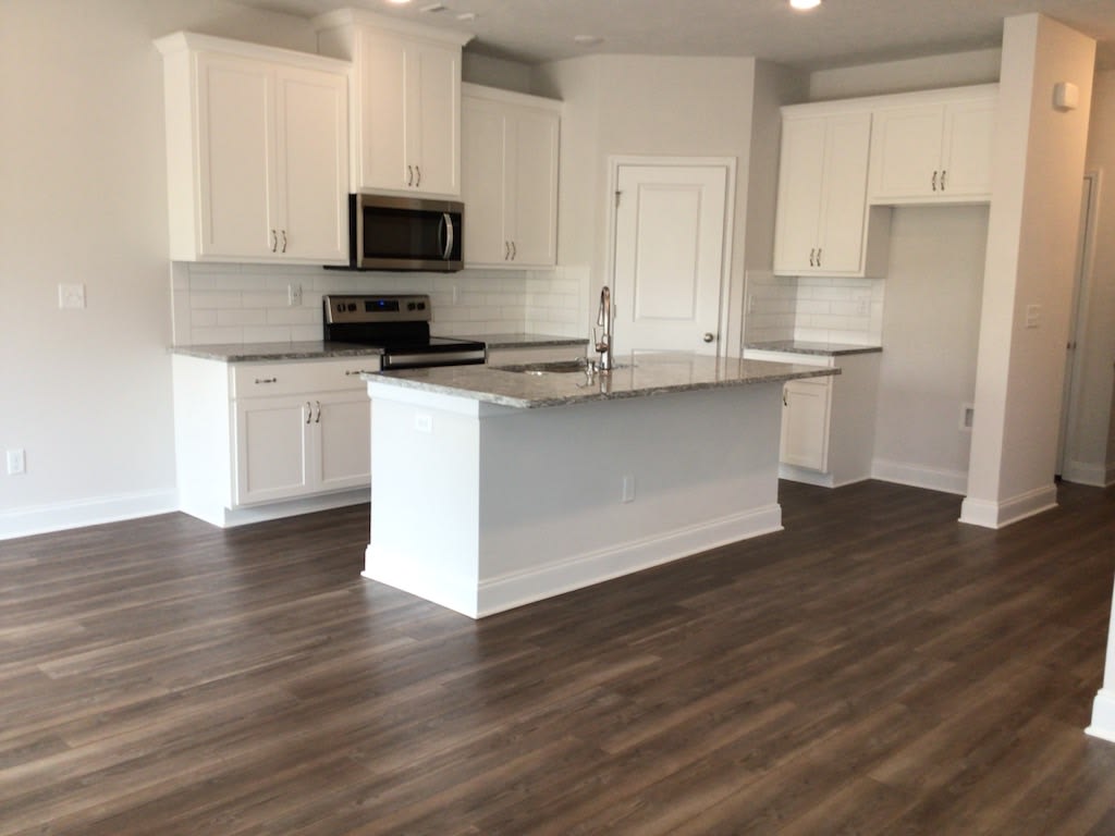 605 Hampton Drive – photo 2
