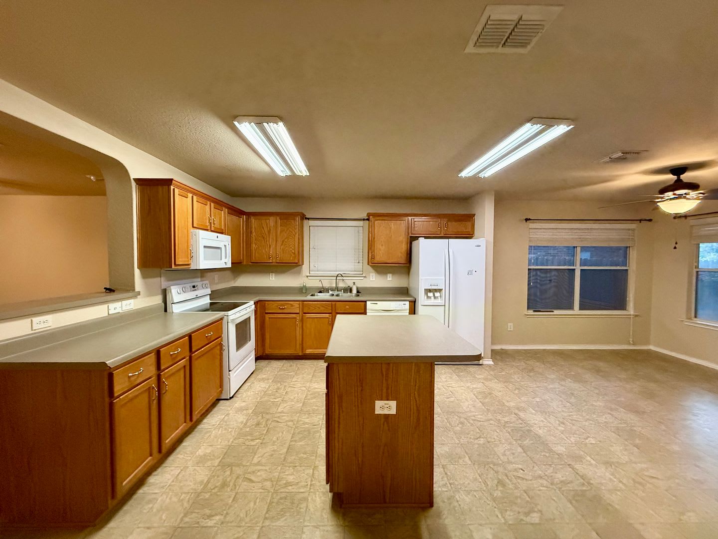 Charming 3-Bedroom Home – Minutes from Randolph AFB! – photo 5