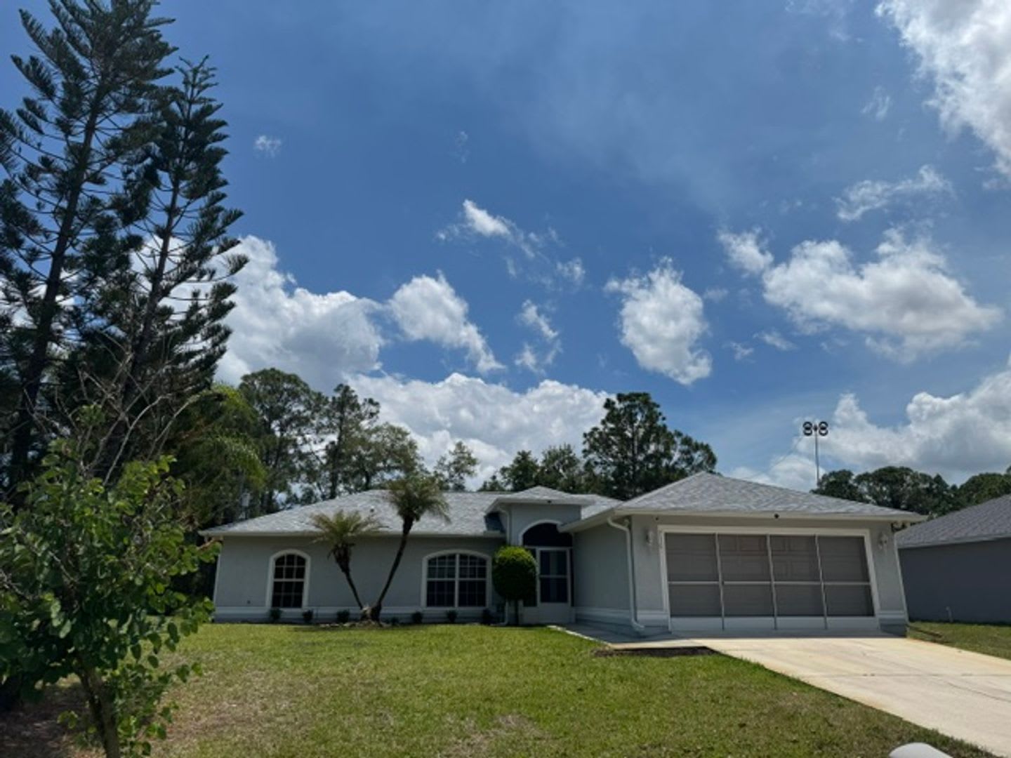 Beautiful, open concept, split plan, 3-bedroom, 2 bath, 2 car garage with screened in patio home. – photo 1