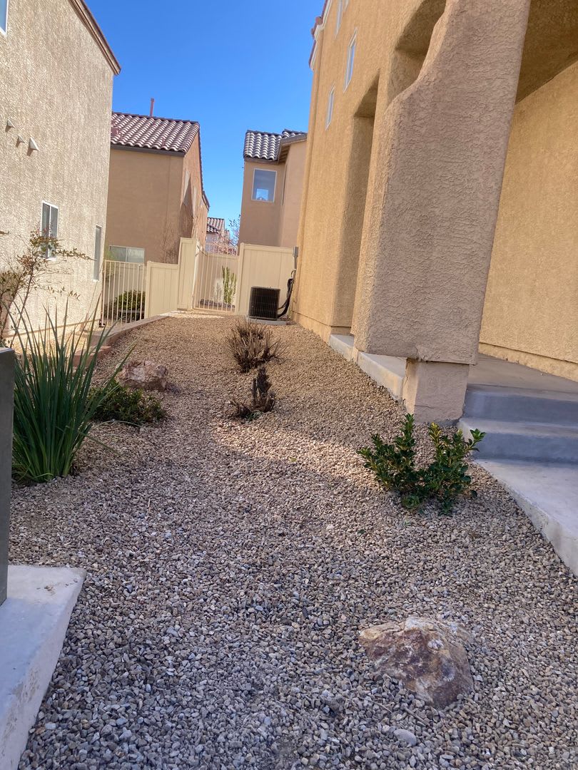 4 bedroom 2.5 Bath 2 car garage near Sky Canyon – photo 4