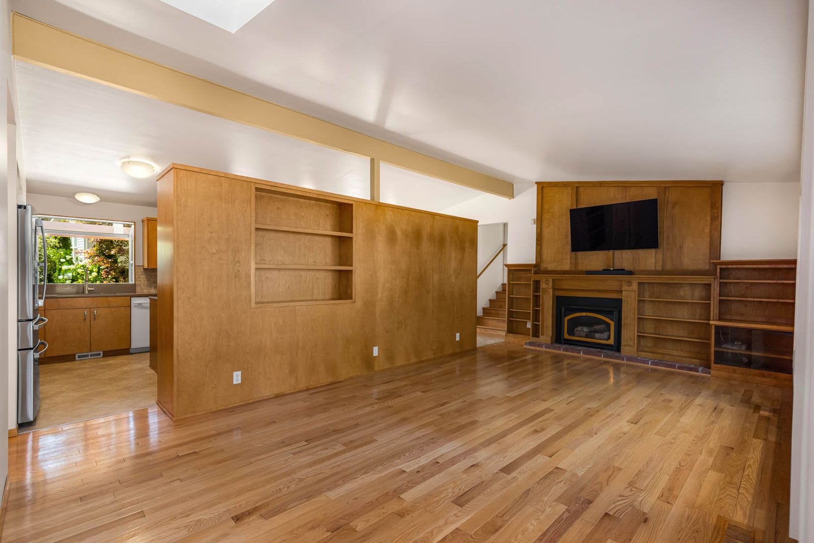 Spacious 3BR South Juanita Home with Vaulted Ceilings & Bonus Spaces – photo 2