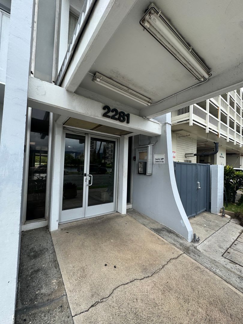 PET FRIENDLY 3 Bed, 1 Bath, 1 parking ELECTRIC INCLUDED – photo 3
