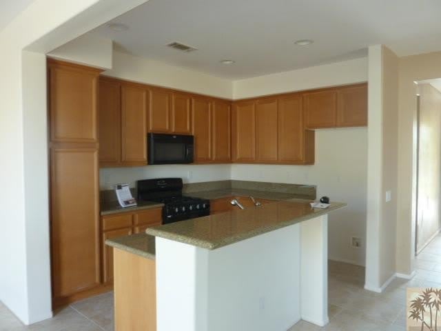 37185 Wakefield Street – photo 1
