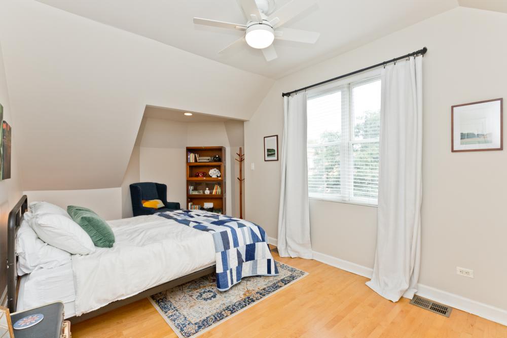 3656 North Paulina Street – photo 2