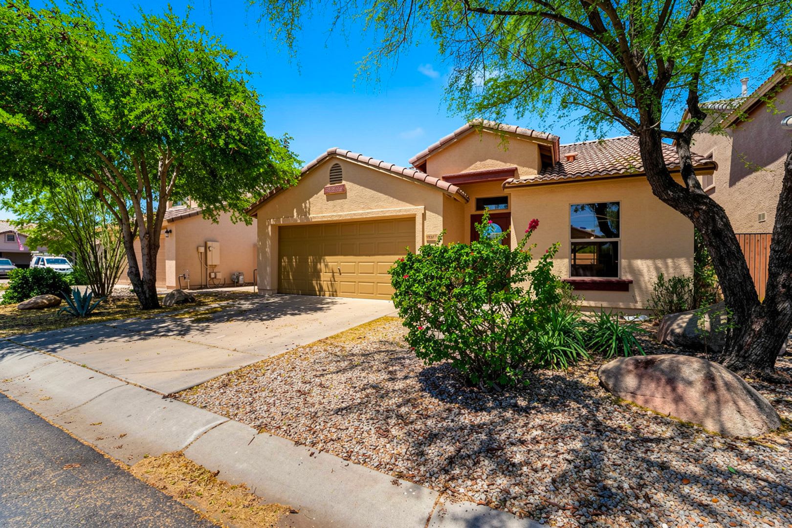 Well maintained 3 bedroom home in Cave Creek AZ – photo 2