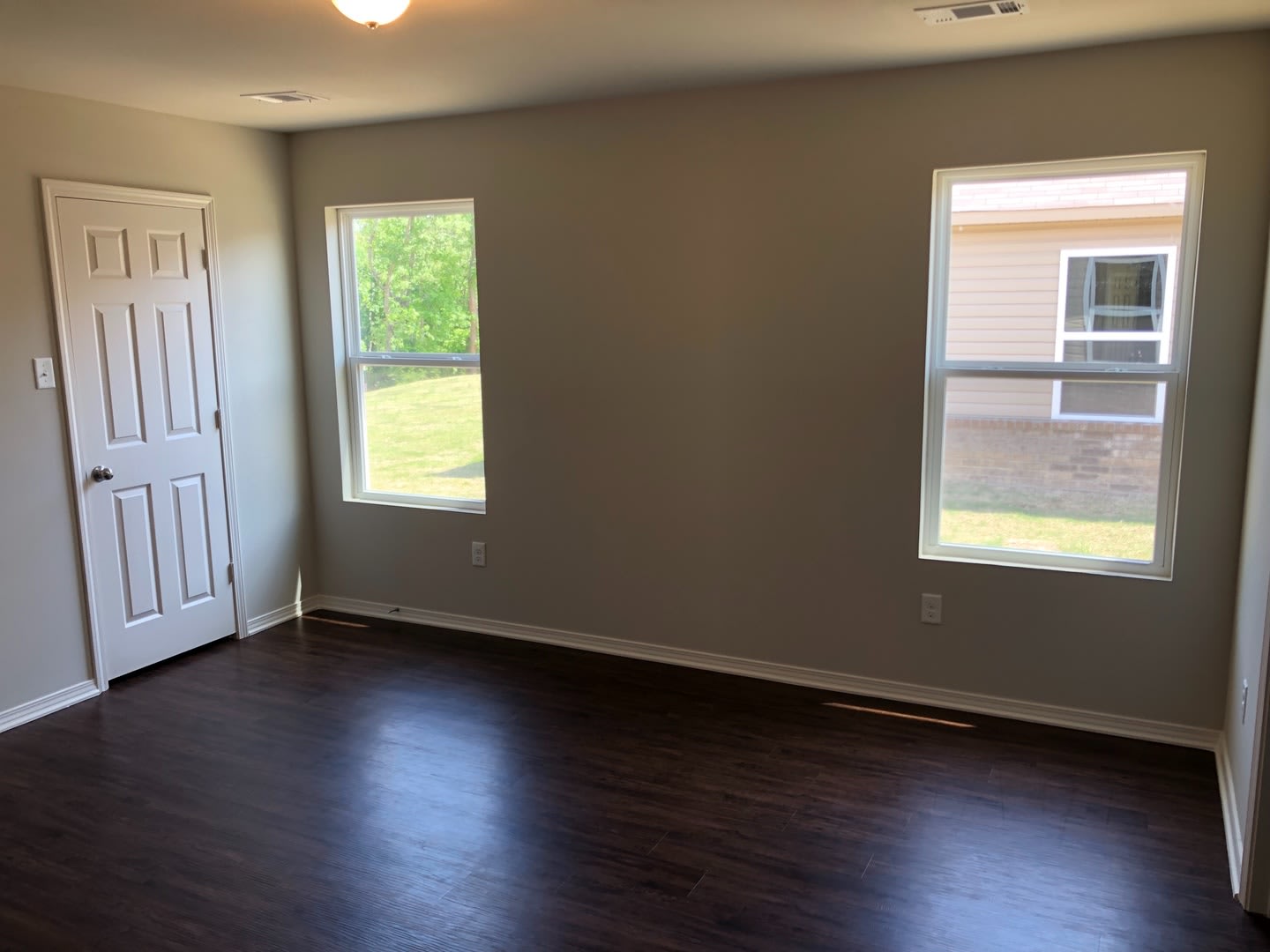 3bed 2bath Home in Valley View – photo 2