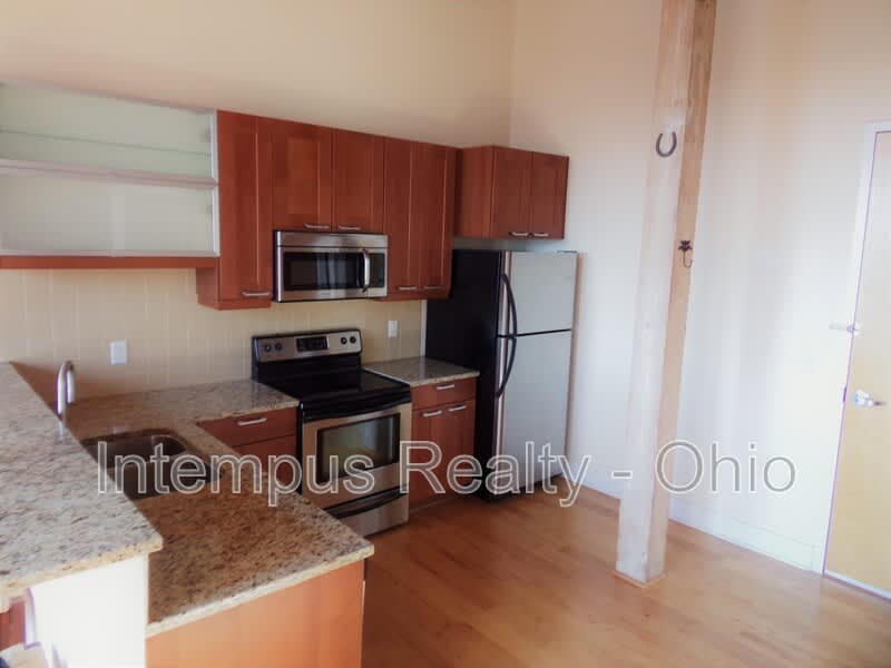 150 E Main St – photo 3