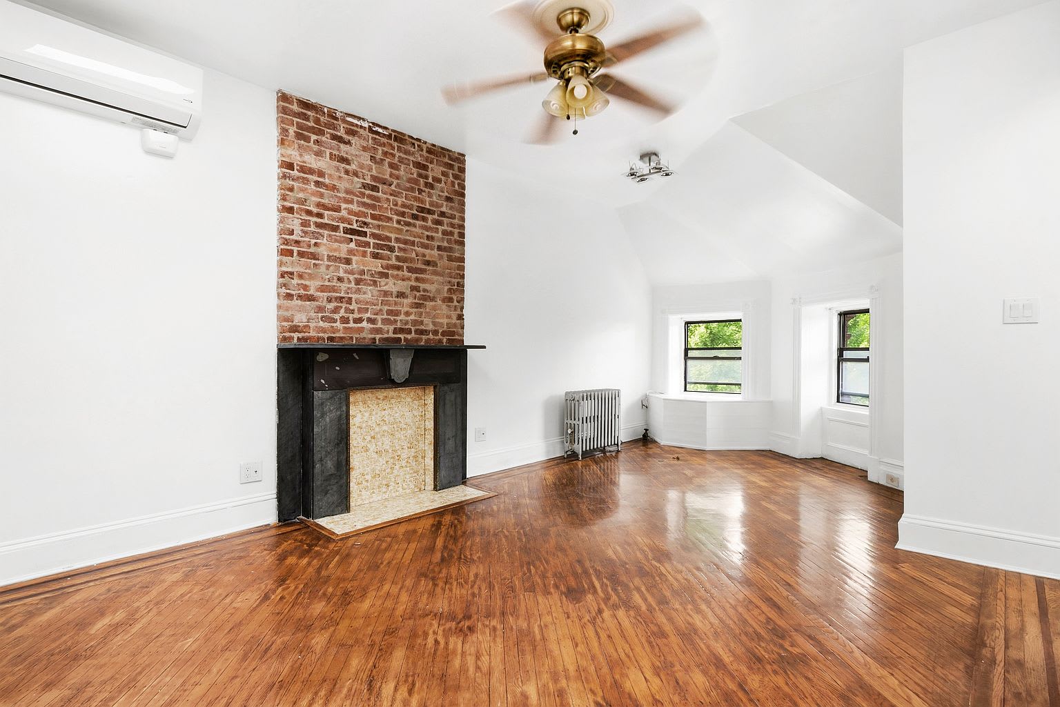 1297 Bergen St Apt 4 – photo 3