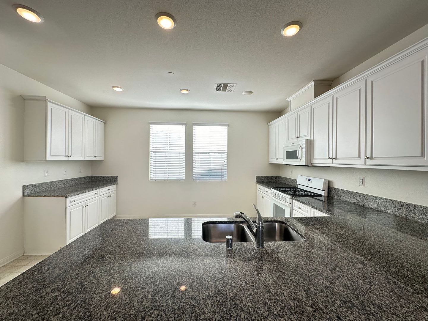 4 Bedroom home for leasing in Eastvale – photo 4