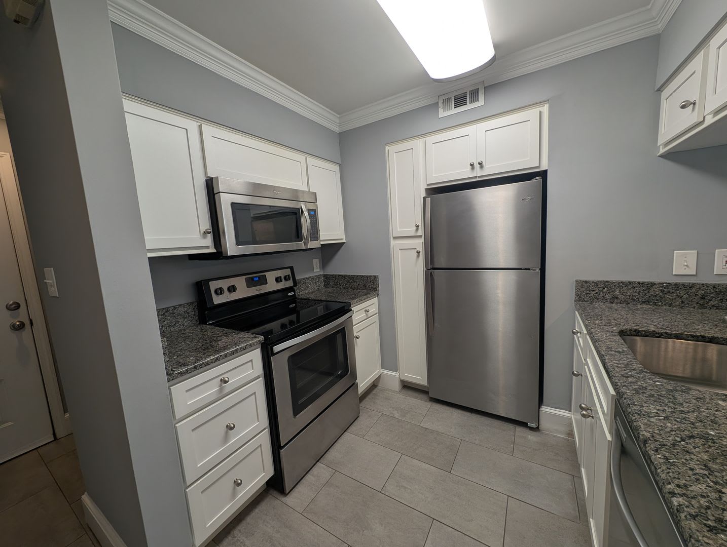 Pristine Condo located in Cedar Street Commons! – photo 3